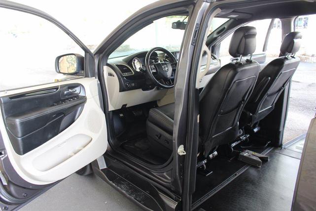 Photo of 2018 Gray Dodge Grand Caravan