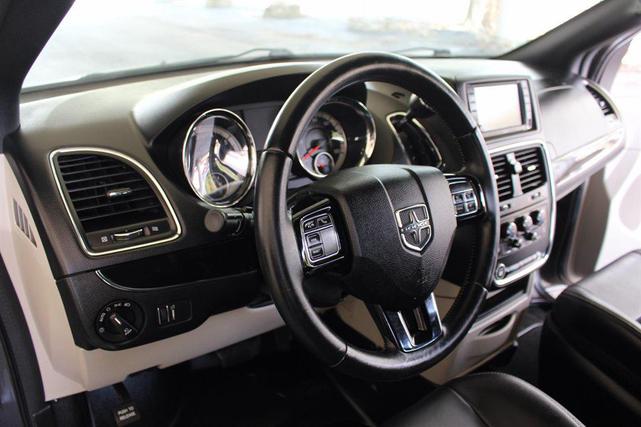 Photo of 2018 Gray Dodge Grand Caravan