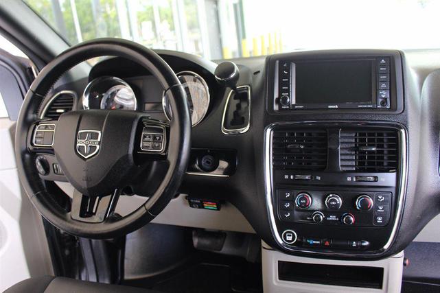 Photo of 2018 Gray Dodge Grand Caravan