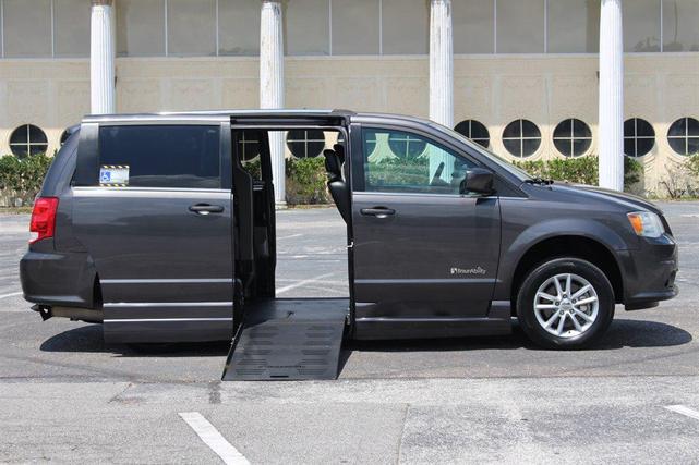 Photo of 2018 Gray Dodge Grand Caravan
