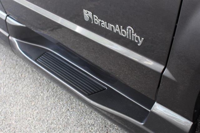 Photo of 2018 Gray Dodge Grand Caravan