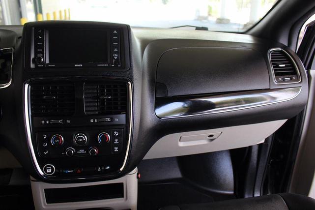 Photo of 2018 Gray Dodge Grand Caravan