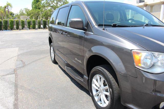 Photo of 2018 Gray Dodge Grand Caravan
