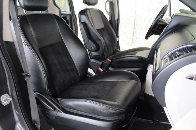 Photo of 2018 Gray Dodge Grand Caravan