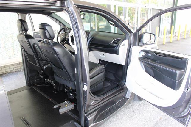 Photo of 2018 Gray Dodge Grand Caravan
