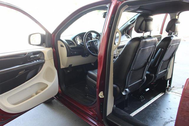 Photo of 2019 Red Dodge Grand Caravan