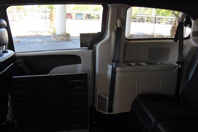 Photo of 2019 Red Dodge Grand Caravan