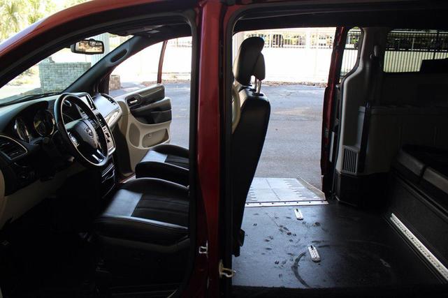 Photo of 2019 Red Dodge Grand Caravan