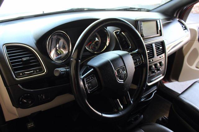 Photo of 2019 Red Dodge Grand Caravan