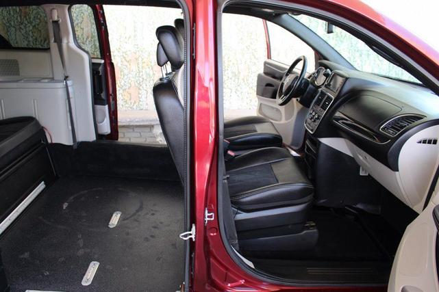 Photo of 2019 Red Dodge Grand Caravan