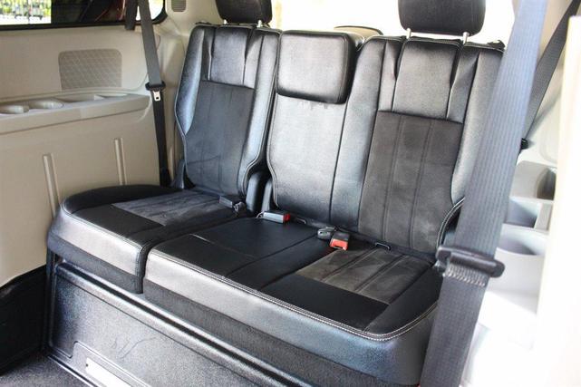 Photo of 2019 Red Dodge Grand Caravan