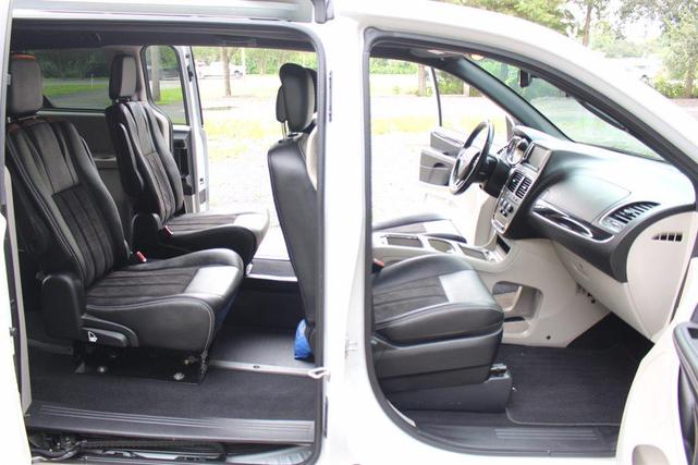 Photo of 2020 White Dodge Grand Caravan