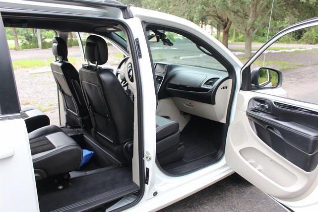 Photo of 2020 White Dodge Grand Caravan