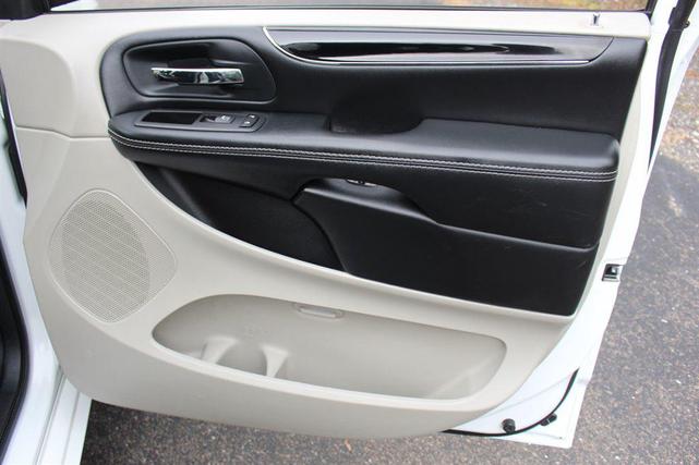 Photo of 2020 White Dodge Grand Caravan