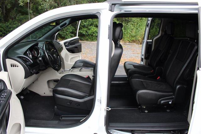 Photo of 2020 White Dodge Grand Caravan