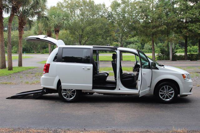 Photo of 2020 White Dodge Grand Caravan