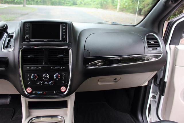 Photo of 2020 White Dodge Grand Caravan