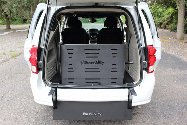 Photo of 2020 White Dodge Grand Caravan