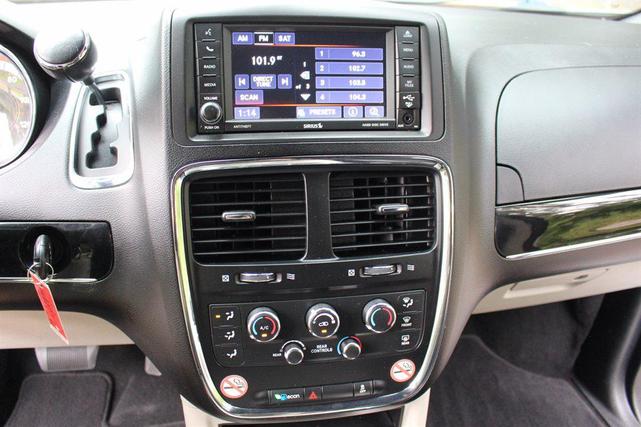 Photo of 2020 White Dodge Grand Caravan
