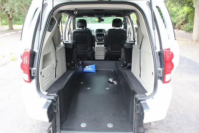 Photo of 2020 White Dodge Grand Caravan