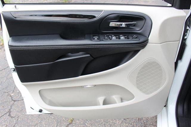 Photo of 2020 White Dodge Grand Caravan