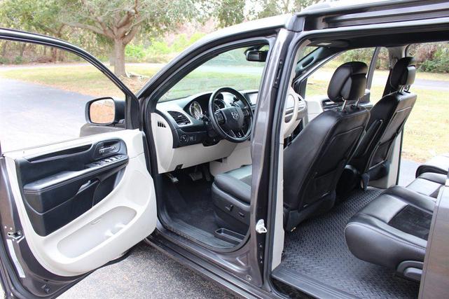 Photo of 2019 Gray Dodge Grand Caravan