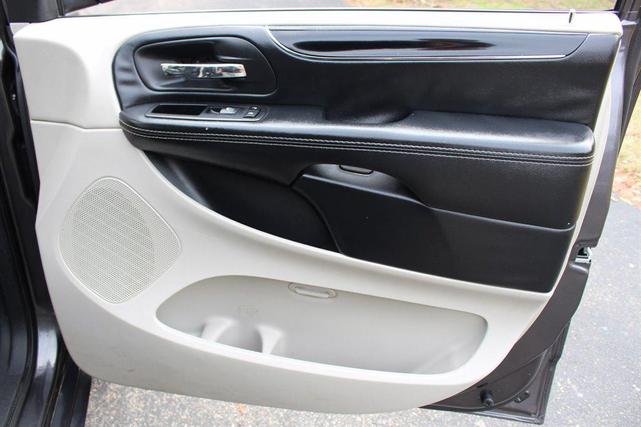 Photo of 2019 Gray Dodge Grand Caravan