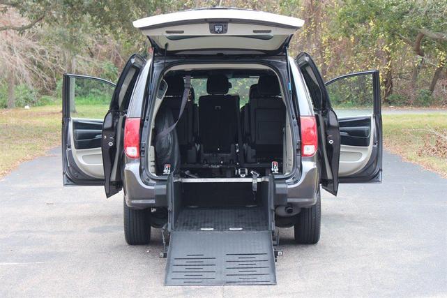 Photo of 2019 Gray Dodge Grand Caravan