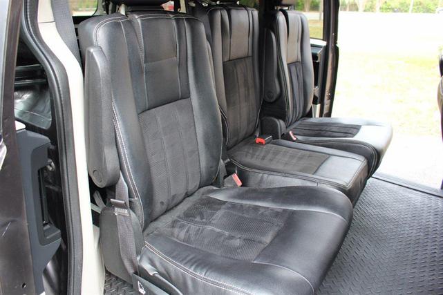 Photo of 2019 Gray Dodge Grand Caravan