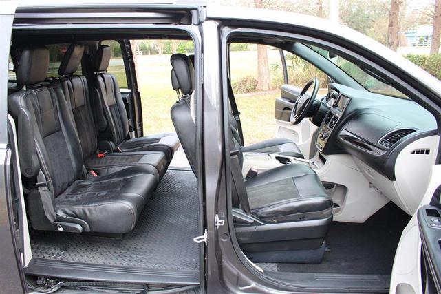 Photo of 2019 Gray Dodge Grand Caravan