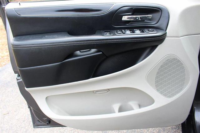 Photo of 2019 Gray Dodge Grand Caravan