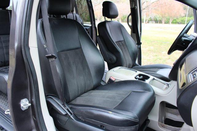 Photo of 2019 Gray Dodge Grand Caravan