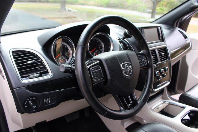Photo of 2019 Gray Dodge Grand Caravan