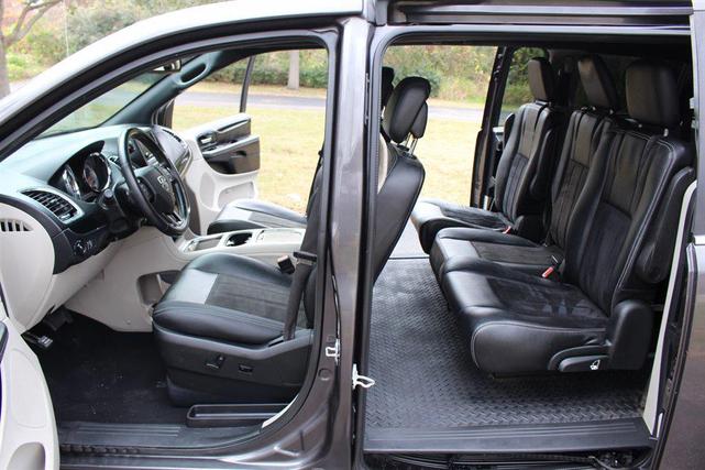 Photo of 2019 Gray Dodge Grand Caravan