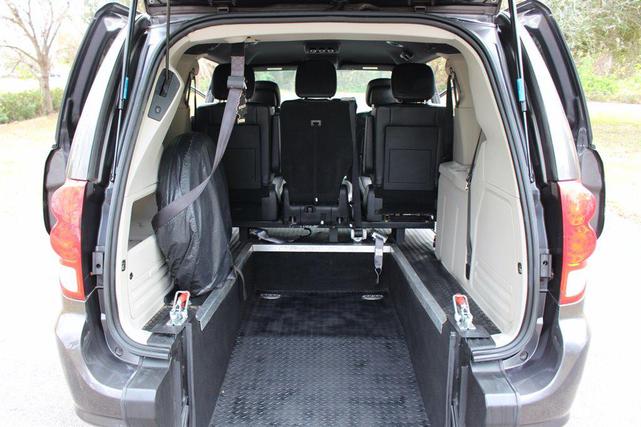 Photo of 2019 Gray Dodge Grand Caravan