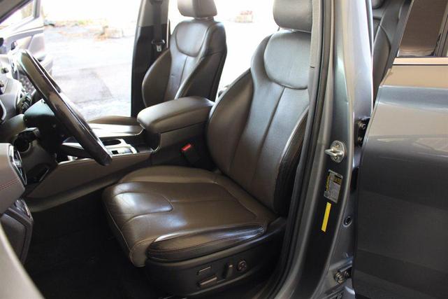 Photo of 2019 Gray Hyundai SANTA FE