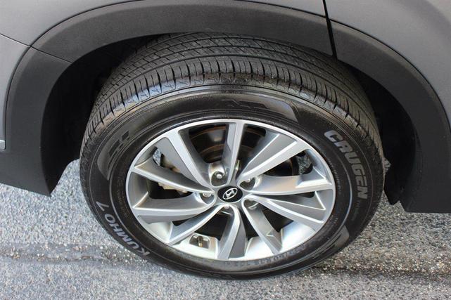 Photo of 2019 Gray Hyundai SANTA FE