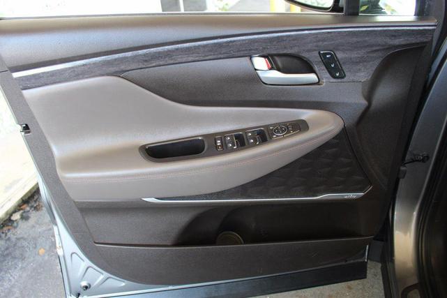 Photo of 2019 Gray Hyundai SANTA FE