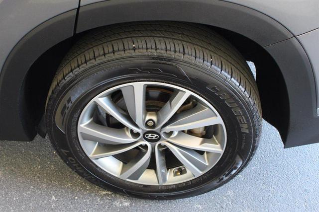 Photo of 2019 Gray Hyundai SANTA FE