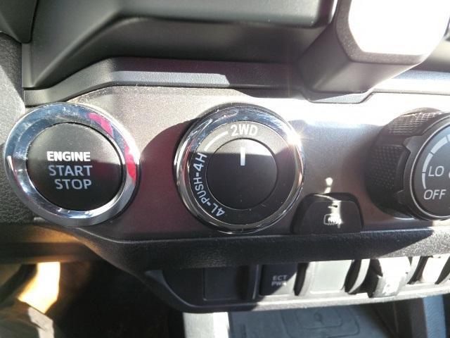 Photo of 2019 Super White Toyota Tacoma