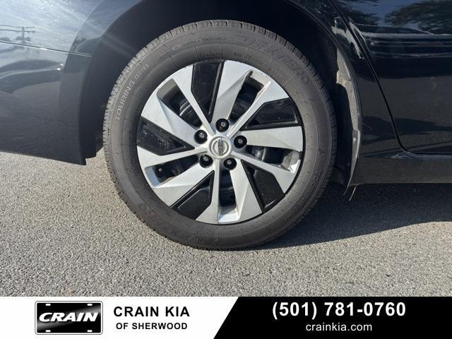Photo of 2022 Super Black Nissan Altima