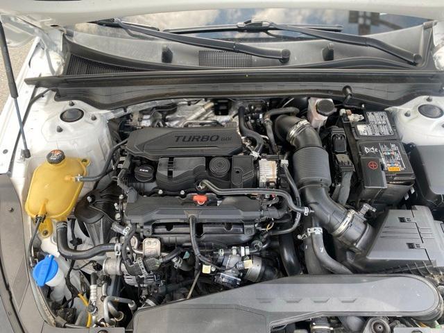 Photo of 2022 Glacial White Pearl Kia K5