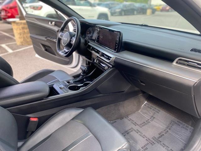 Photo of 2022 Glacial White Pearl Kia K5
