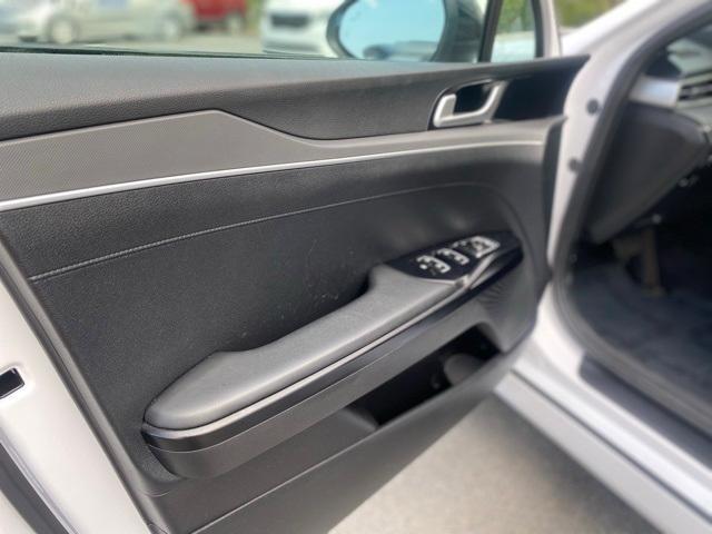 Photo of 2022 Glacial White Pearl Kia K5