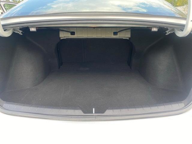 Photo of 2022 Glacial White Pearl Kia K5