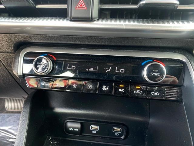 Photo of 2022 Glacial White Pearl Kia K5