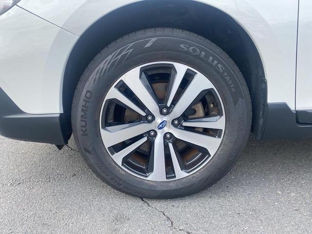 Photo of 2019 Crystal White Pearl Subaru Outback