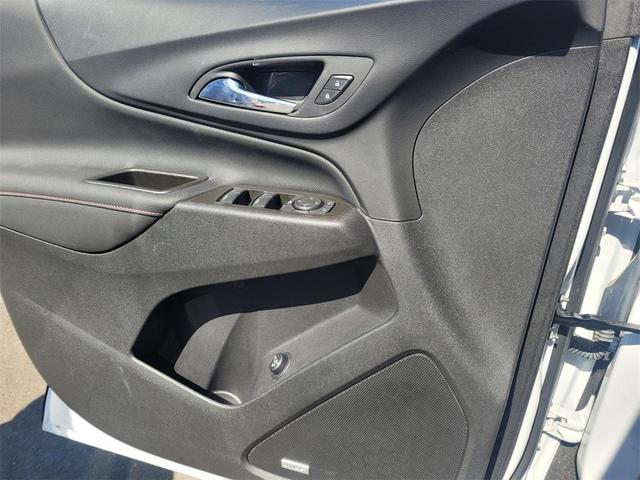 Photo of 2023 Iridescent Pearl Tricoat Chevrolet Equinox