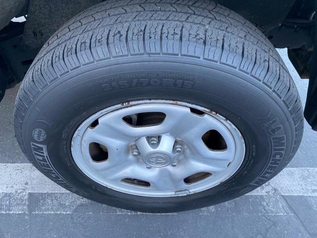 Photo of 2008 White Toyota Tacoma