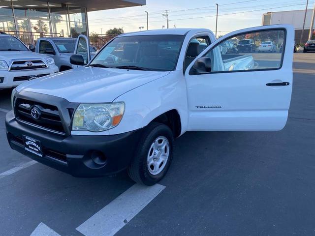 Photo of 2008 White Toyota Tacoma